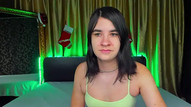  Polly Love  online show from January 8, 7:10 am