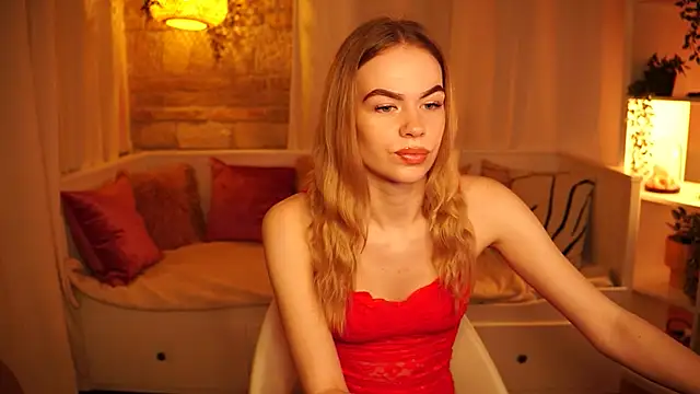 Snapshot of sn0w_barbie chatting on December 6, 11:11 am sn0w barbie online show from December 6, 11:11 am