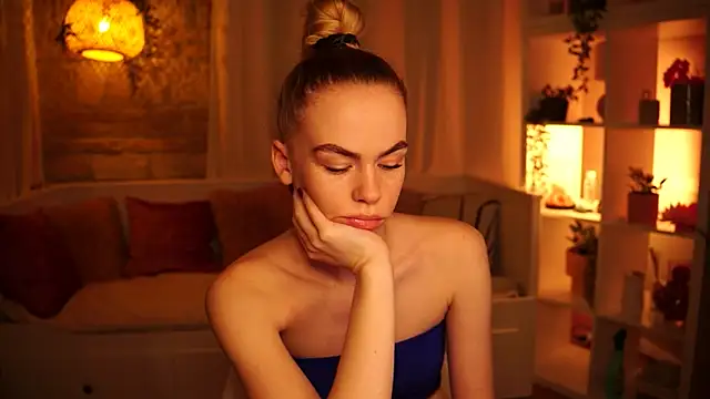 Snapshot of sn0w_barbie chatting on December 9, 1:45 pm sn0w barbie online show from December 9, 1:45 pm