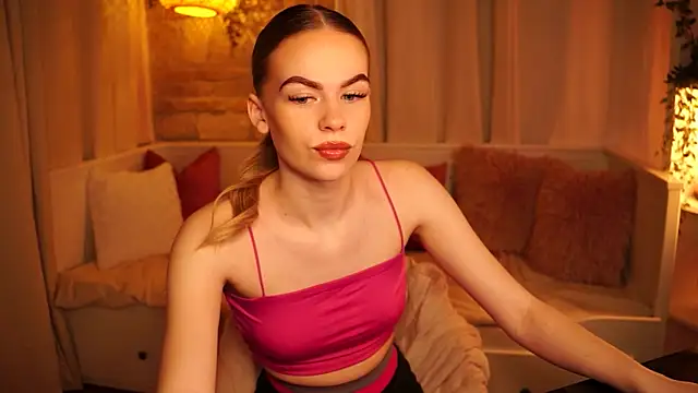 Snapshot of sn0w_barbie chatting on January 26, 7:21 am sn0w barbie online show from January 26, 7:21 am