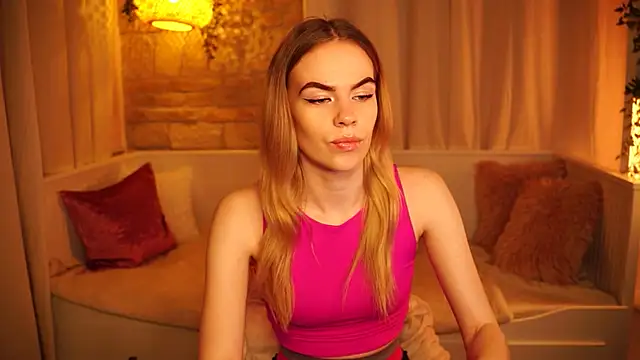 Snapshot of sn0w_barbie chatting on February 9, 4:18 pm sn0w barbie online show from February 9, 4:18 pm