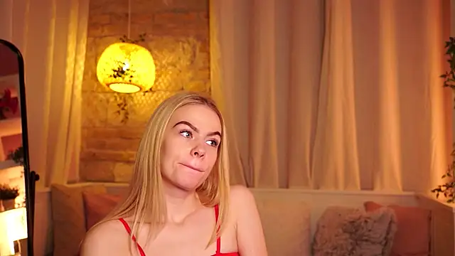 Snapshot of sn0w_barbie chatting on October 21, 8:37 am sn0w barbie online show from October 21, 8:37 am