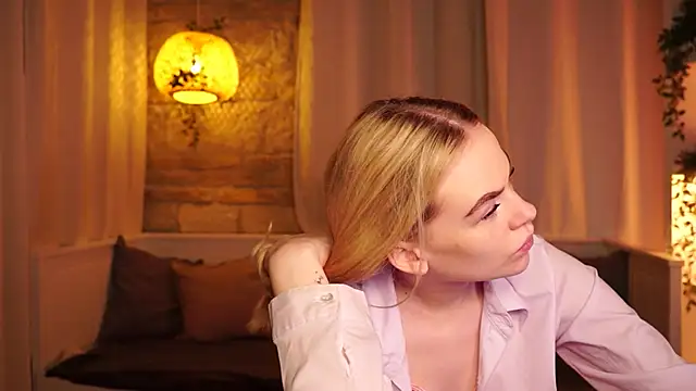 Snapshot of sn0w_barbie chatting on November 10, 9:30 am sn0w barbie online show from November 10, 9:30 am