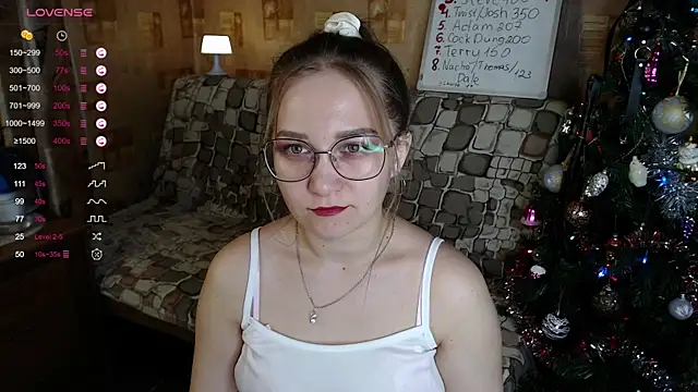 Snapshot of Miatiny chatting on December 14, 11:39 am Miatiny online show from December 14, 11:39 am