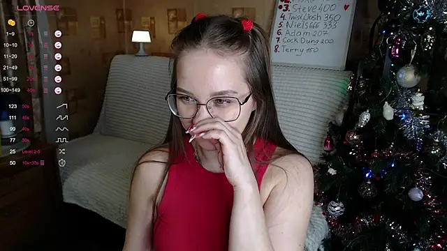 Snapshot of Miatiny chatting on December 18, 12:40 pm Miatiny online show from December 18, 12:40 pm