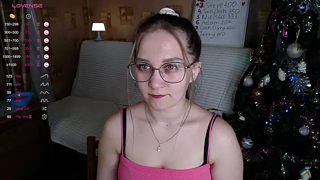 Snapshot of Miatiny chatting on December 20, 1:54 pm Miatiny online show from December 20, 1:54 pm