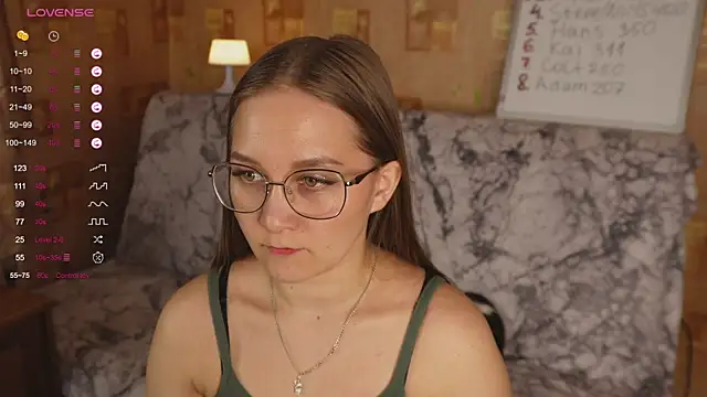 Snapshot of Miatiny chatting on January 22, 1:11 pm Miatiny online show from January 22, 1:11 pm