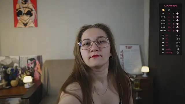 Snapshot of Miatiny chatting on December 4, 4:11 am Miatiny online show from December 4, 4:11 am