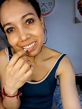 KimPielCanela online show from March 12, 12:04 pm