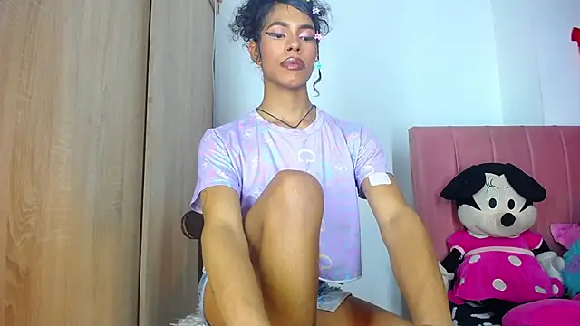 Snapshot of bloom444 chatting on January 25, 12:47 pm bloom444 online show from January 25, 12:47 pm