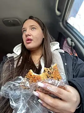 Holly Molii online show from March 6, 9:25 am