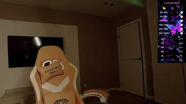 Holly Molii online show from December 3, 2:08 am