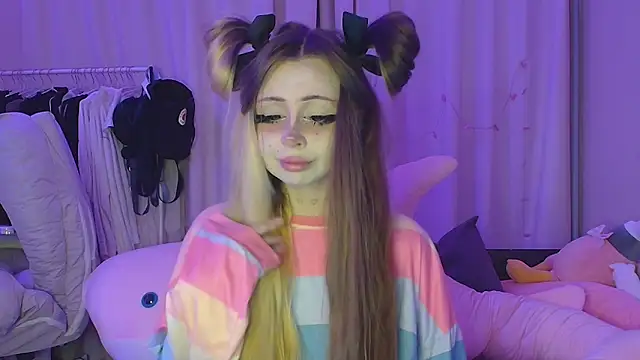 Snapshot of suemeow chatting on April 12, 8:25 pm suemeow online show from April 12, 8:25 pm