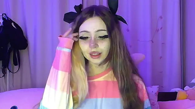 Snapshot of suemeow chatting on April 21, 10:12 pm suemeow online show from April 21, 10:12 pm