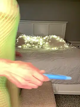 Naughty pussy2cum online show from December 10, 3:09 am