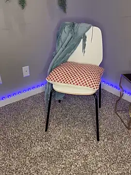 Naughty pussy2cum online show from December 14, 3:29 am