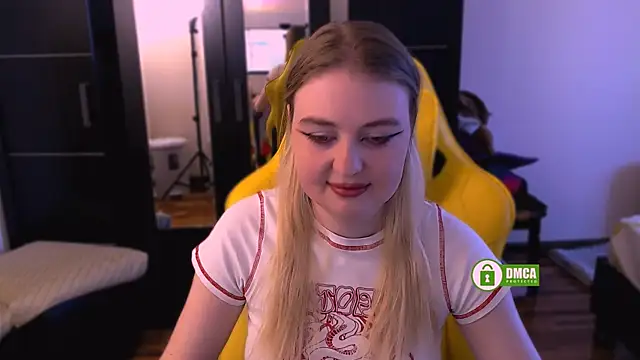 Snapshot of EvaAndLilith chatting on November 24, 9:09 am EvaAndLilith online show from November 24, 9:09 am