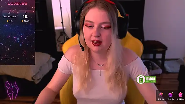 Snapshot of EvaAndLilith chatting on December 4, 9:29 am EvaAndLilith online show from December 4, 9:29 am