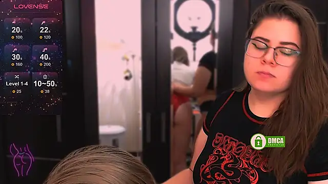 Snapshot of EvaAndLilith chatting on March 10, 8:19 am EvaAndLilith online show from March 10, 8:19 am