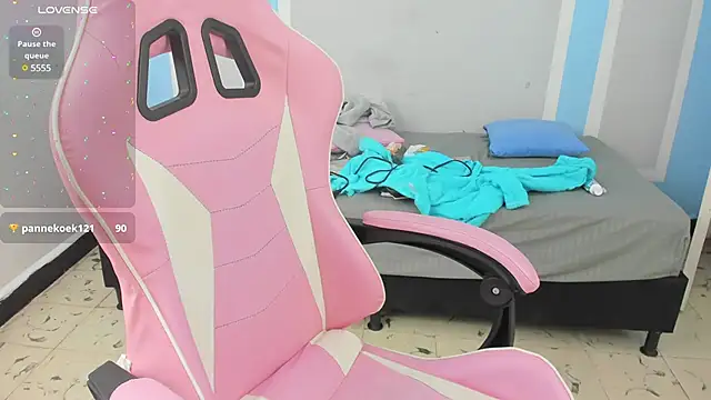 Snapshot of im_angels77 chatting on January 11, 10:40 am im angels77 online show from January 11, 10:40 am