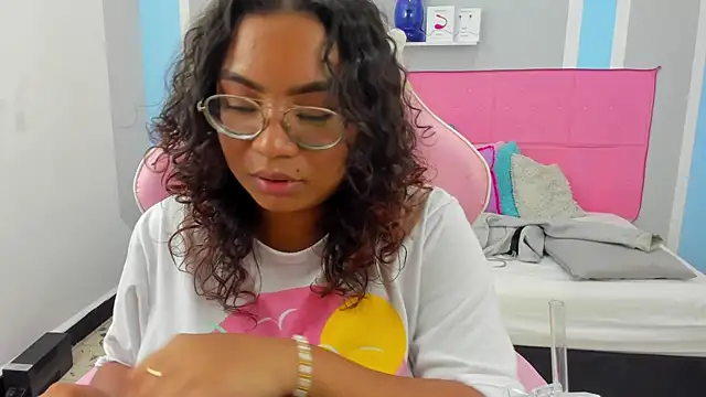 Snapshot of im_angels77 chatting on January 20, 2:01 am im angels77 online show from January 20, 2:01 am