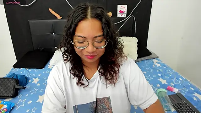 Snapshot of im_angels77 chatting on February 1, 2:26 am im angels77 online show from February 1, 2:26 am