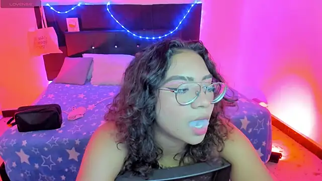 Snapshot of im_angels77 chatting on February 17, 3:58 am im angels77 online show from February 17, 3:58 am