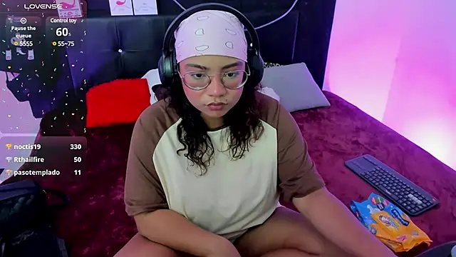 Snapshot of im_angels77 chatting on February 21, 4:51 am im angels77 online show from February 21, 4:51 am