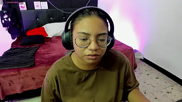 Snapshot of im_angels77 chatting on February 22, 2:39 am im angels77 online show from February 22, 2:39 am