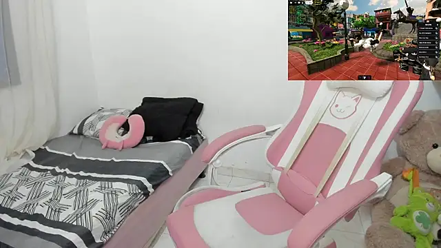 Snapshot of im_angels77 chatting on October 29, 4:37 am im angels77 online show from October 29, 4:37 am