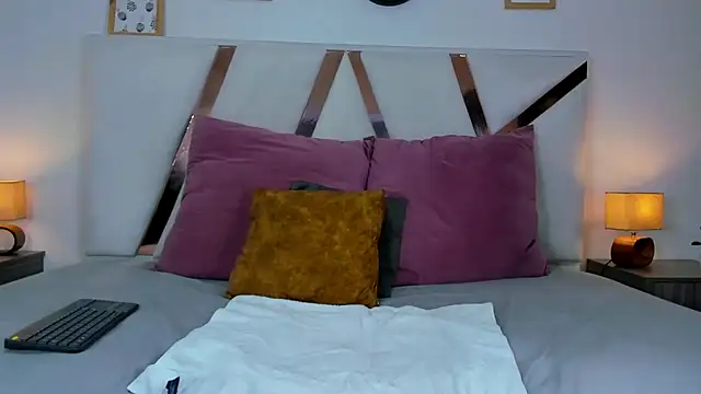 Snapshot of JaylaScott__ chatting on February 4, 6:06 pm JaylaScott online show from February 4, 6:06 pm