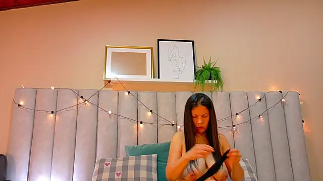 Snapshot of JaylaScott__ chatting on November 30, 11:58 am JaylaScott online show from November 30, 11:58 am