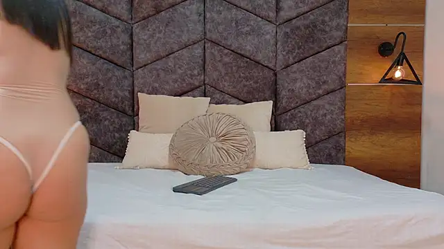 Snapshot of JaylaScott__ chatting on December 5, 11:41 am JaylaScott online show from December 5, 11:41 am