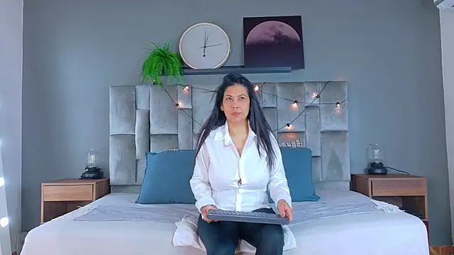 JaylaScott   online show from April 5, 11:40 am