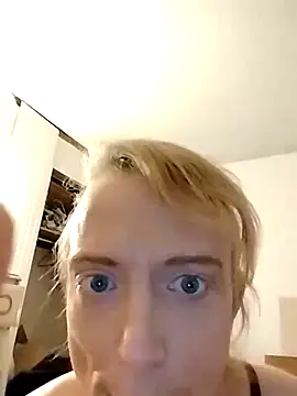 Snapshot of kdogg1976 chatting on February 7, 3:34 am kdogg1976 online show from February 7, 3:34 am