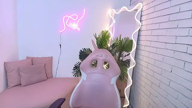 hina tay online show from December 6, 4:14 am