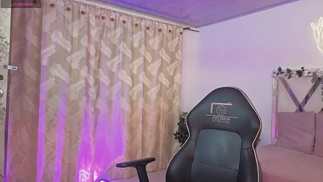 hina tay online show from April 21, 3:24 am