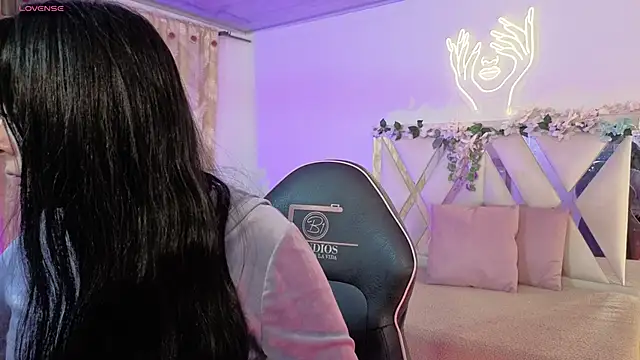 hina tay online show from April 22, 3:20 am