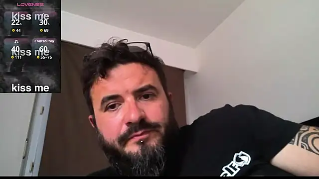 Snapshot of CaroAndMarc chatting on October 23, 2:27 pm CaroAndMarc online show from October 23, 2:27 pm