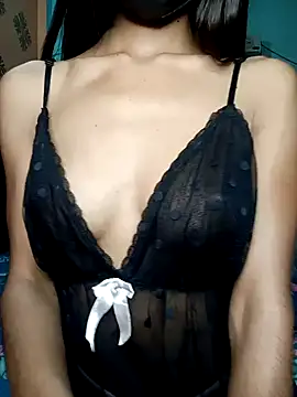 Snapshot of poojaji690 chatting on February 1, 5:28 am poojaji690 online show from February 1, 5:28 am