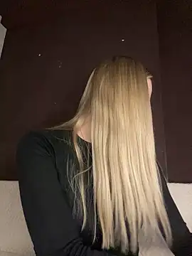 Snapshot of Alisa_Rise chatting on February 14, 5:36 pm Alisa Rise online show from February 14, 5:36 pm