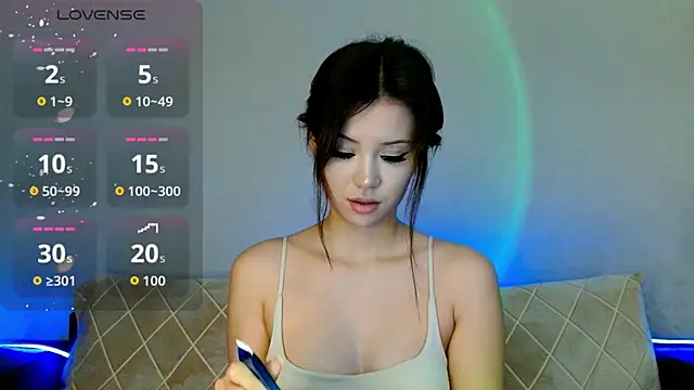 Min Jee  online show from November 18, 4:44 pm