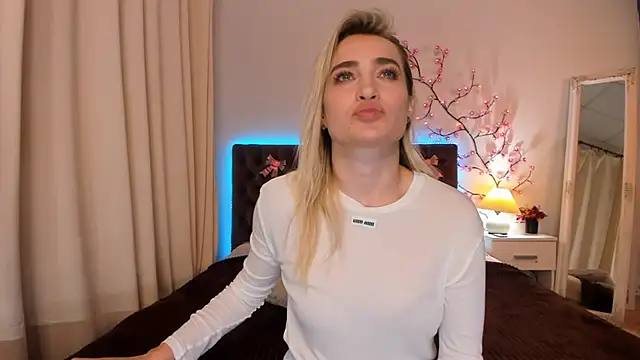 KateOwyns online show from March 27, 1:22 pm