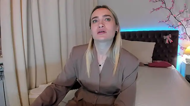 KateOwyns online show from May 15, 1:51 pm