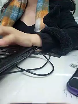 Snapshot of Claire_xixi1 chatting on December 5, 8:22 am Claire xixi1 online show from December 5, 8:22 am