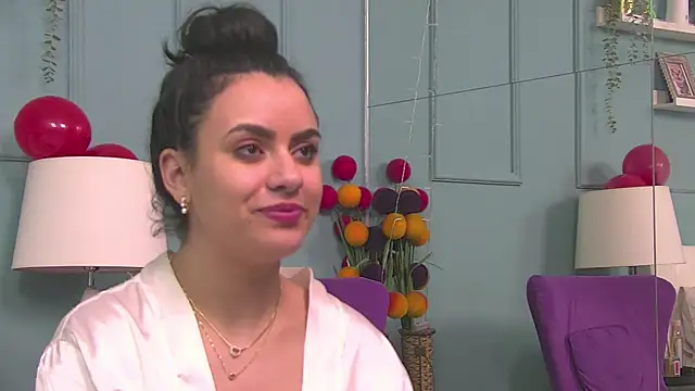 Snapshot of ElyzaIbarra chatting on February 23, 5:23 am ElyzaIbarra online show from February 23, 5:23 am