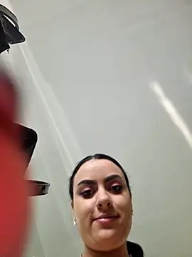 Snapshot of ElyzaIbarra chatting on February 23, 8:28 am ElyzaIbarra online show from February 23, 8:28 am