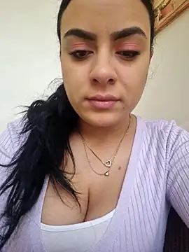 Snapshot of ElyzaIbarra chatting on February 26, 5:20 am ElyzaIbarra online show from February 26, 5:20 am