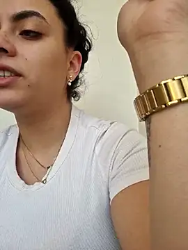 Snapshot of ElyzaIbarra chatting on March 5, 6:33 am ElyzaIbarra online show from March 5, 6:33 am