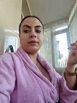 Snapshot of ElyzaIbarra chatting on March 7, 6:13 am ElyzaIbarra online show from March 7, 6:13 am